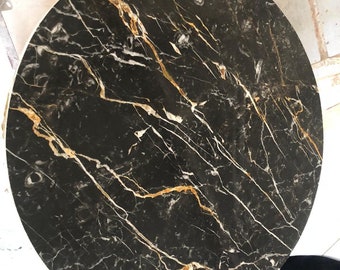Tablero de mesa redondo de mármol natural a medida: pieza central para la decoración del hogar.