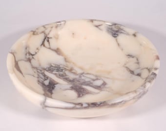 Cuenco para servir de mármol Calacatta Viola: acabado liso, centro de mesa con vetas violetas