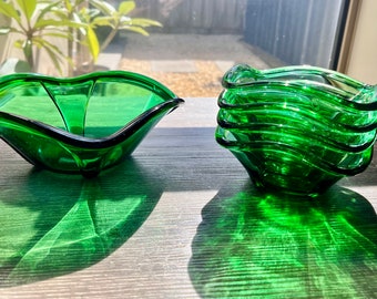 vintage green glass bowl set wave design 1 large bowl and 4 smaller bowls