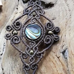 Boho Mikro-Makramee und Abalone Armband