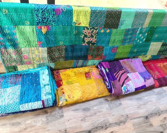 Handgemaakt Indiaas groen zijden patchwork kantha dekbed/sprei: omkeerbare boho zijden kantha deken voor bruiloftsdecoratie