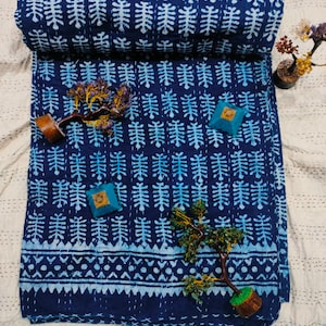 Indische Hand Block Print Indigo Kantha Quilt Wende-Baumwolle Tagesdecke Boho Decke Vintage Style Indigo Hand Block Print Kantha