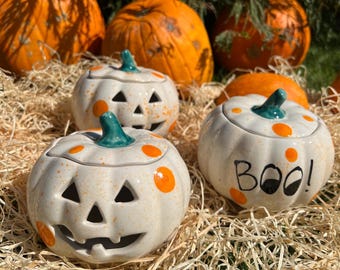 Handgemachte Keramik BOO Halloweenkürbis Teelicht Dekoration