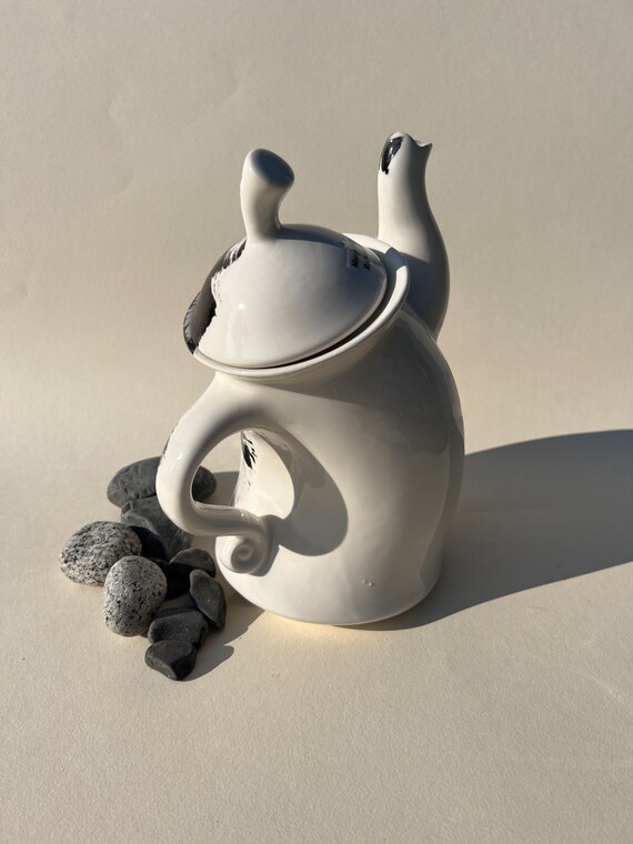 Handbemalte Keramik Teekanne, moderne schwarze Linie Kunst