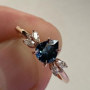 Pear Cut Blauer Saphir Ring Einzigartiges Design Verlobungsring Solitär Ring 925 Sterling Silber Ring Personalisiertes Geschenk Braut Ehering
