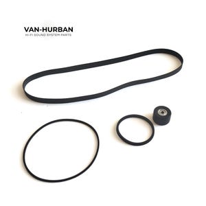 Puede incluir: Un conjunto de correas de goma negras y un rodillo para un sistema de sonido de alta fidelidad. La imagen incluye una correa larga y plana, dos correas circulares y un rodillo pequeño con un cojinete. El texto "VAN-HURBAN HI-FI SOUND SYSTEM PARTS" es visible.