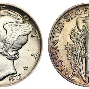 Puede incluir: Una moneda de medio dólar de plata de 1916 con la imagen de la Libertad caminando. El anverso muestra un perfil de la Libertad caminando con una antorcha y una rama de olivo. El reverso muestra un águila con las alas extendidas.