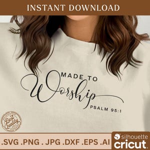 Peut inclure: Sweat-shirt crème avec l'inscription "MADE TO Worship" en écriture noire, avec "PSALM 95:1" en dessous. L'image comprend également le texte "INSTANT DOWNLOAD" et des options de type de fichier telles que .SVG et .PNG.
