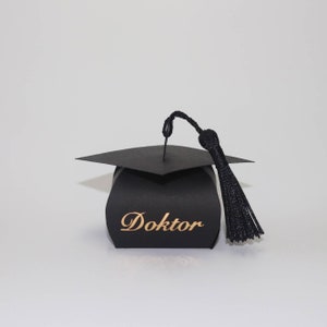 Master Bachelor Abitur Abschluss Geldgeschenk Geschenk Geschenkbox Doktorhut Hochschule Schulabschluss Staatsexamen Absolventenhut Name Bild 7