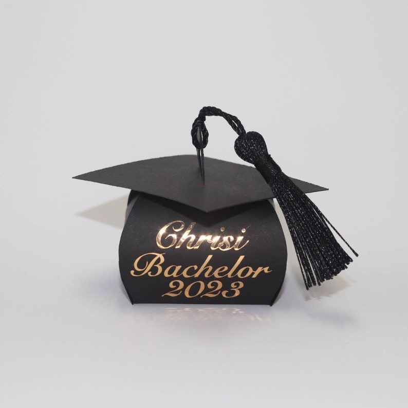 Master Bachelor Abitur Abschluss Geldgeschenk Geschenk Geschenkbox Doktorhut Hochschule Schulabschluss Staatsexamen Absolventenhut Name Bild 4