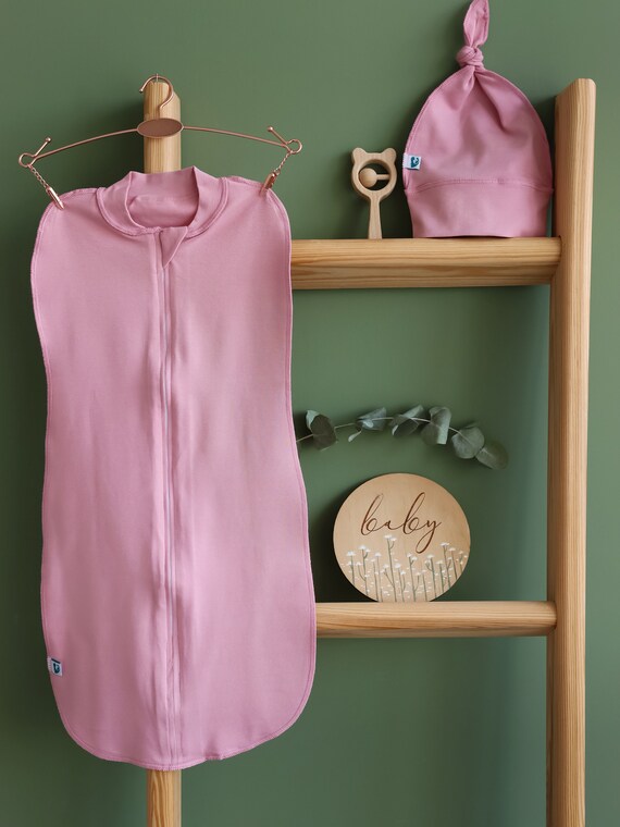 Sac à langer rose avec chapeau cocon pour nouveau-né avec