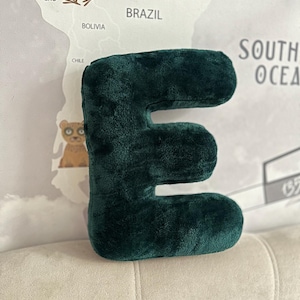 Almohada de terciopelo con letras del alfabeto: letra de peluche personalizada para guardería, habitación de niños y decoración del hogar, almohada con letras