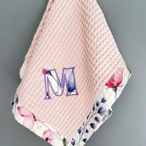 Personalisierte Waffel Baby Decke: Floral Trim Monogramm Swaddle