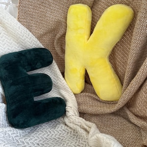 Almohada de terciopelo con letras del alfabeto: letra de peluche personalizada para guardería, habitación de niños y decoración del hogar, almohada con letras