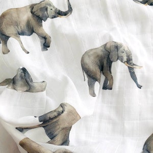 Safari Muslin Swaddle/Swaddle blanket/Muslin blanket/cotton gauze/burping cloth/breatsfeeding cover/babyshower gift/swaddle wrap