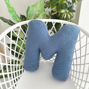 Cojín con letras de tejido bouclé para decorar la habitación de los niños o como regalo de cumpleaños