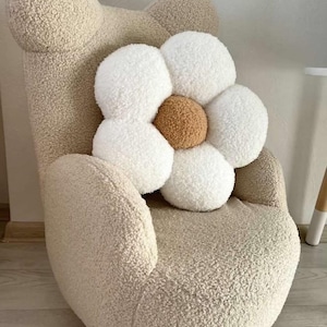 Daisy Pillow, Flower Pillow, Cushion, Home Decor, Decorative Pillow, Plush Pillow, Nursery Decor, Kids’ Room Decor