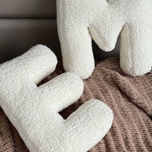 Almohadas con letras iniciales bordadas, letras iniciales de tela, almohada de peluche con el alfabeto, regalo de Pascua para niños, Feliz Pascua, regalo para el día de la madre