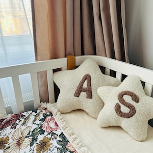 Sternkissen Buchstabe Kissen, Stoff Teddy Buchstabe Kissen, Monogramm Sternförmige Kissen, Baby Name Sternkissen, Benutzerdefinierte Name Sternkissen