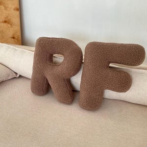 Letras de tela de peluche, almohada con la letra m, decoración de habitación infantil, regalo de bebé, regalo de nacimiento, regalo de bautizo, habitación infantil boho, idea de regalo de nacimiento