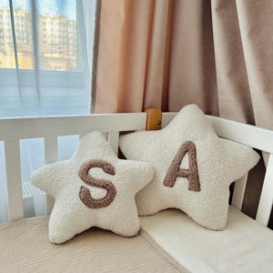 モノグラムテディレター枕、保育園用ファブリックレター、キッセンベビー、モノグラム枕、モノグラムスロー枕、カスタムネーム枕 画像 10