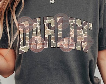 Darlin Grunge Camo PNG, diseño de camiseta vaquera con sublimación de camuflaje retro (descarga digital)