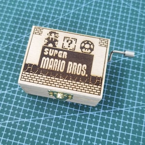 Super Mario Bros Main Theme Handgekurbeltes Holzmelodie Spieluhr Personalisiertes Geschenk mit Gravur