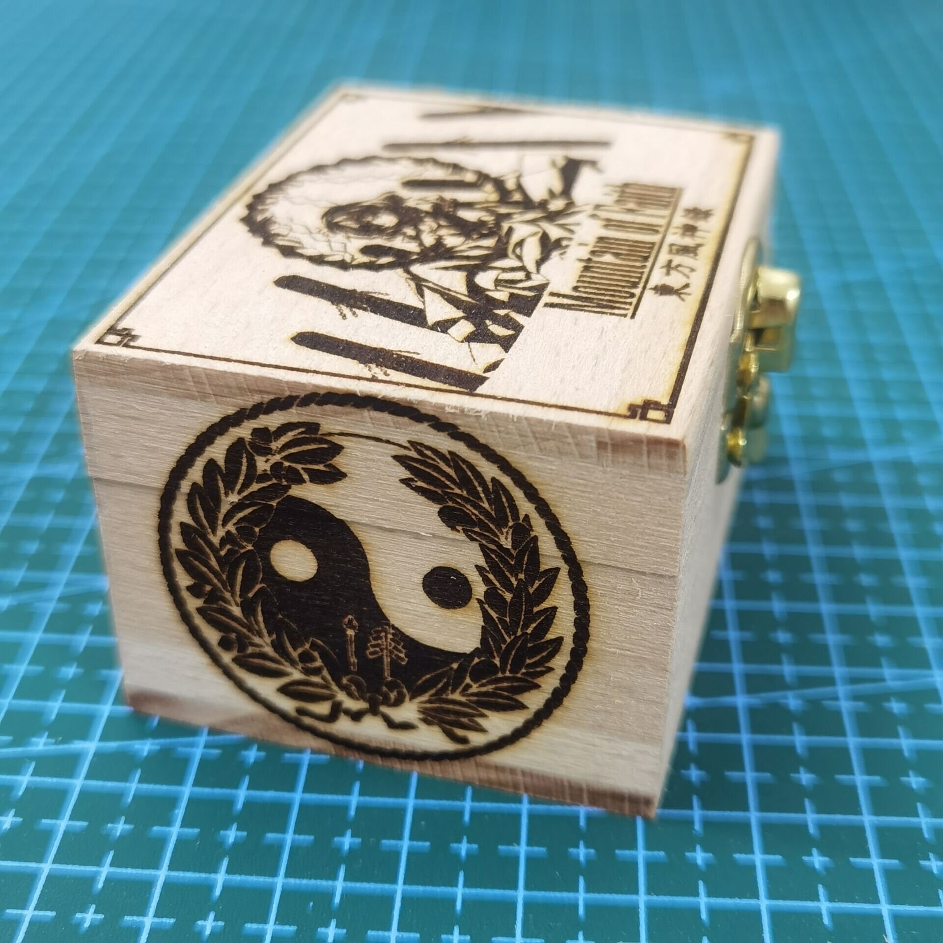 東方〜信仰の山 神々が愛した幻想郷アニメテーマオルゴール 木製