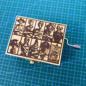 Boîte à musique sur le thème de l'anime japonais, saké de Binks, famille, nous sommes, jungle P, un jour, mélodie en bois personnalisée gravée à la main cadeau vintage