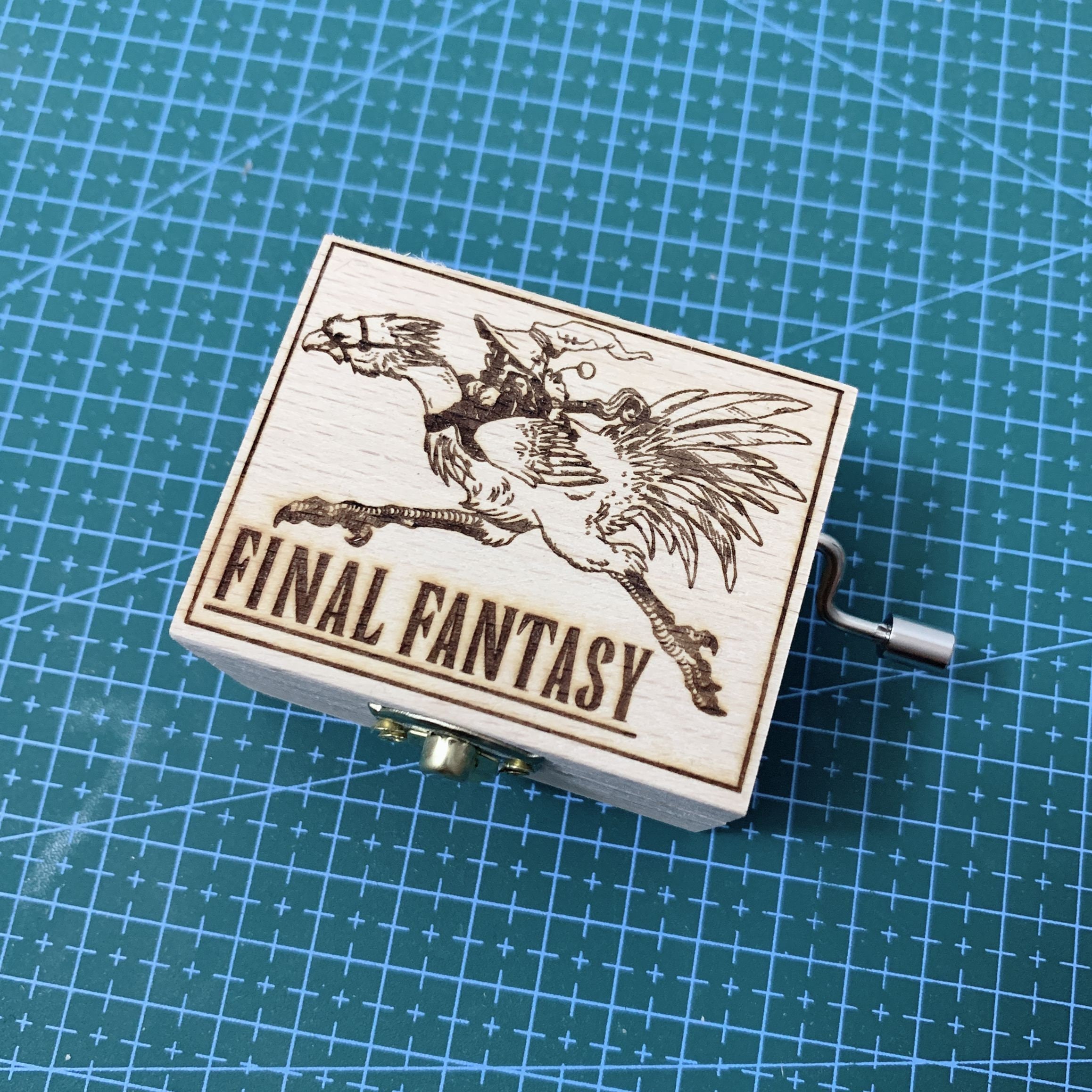 ファイナルファンタジー FF チョコボ 手回し式木製メロディー