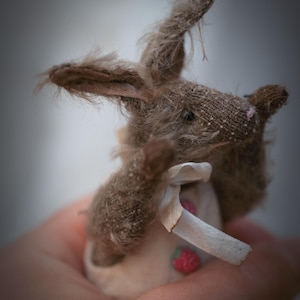 Lapin en mohair OOAK : lapin miniature de poche avec des yeux en verre