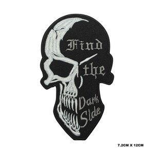 May include: Black embroidered iron-on patch with a white skull and the text "Find the Dark Side" in a gothic font. The patch measures 7.2 cm by 12 cm.