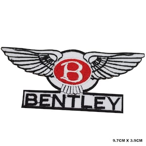Puede incluir: Parche bordado en blanco y negro con un círculo rojo que contiene una letra blanca "B" y la palabra "BENTLEY" en letras blancas sobre fondo negro. El parche presenta un par de alas blancas.