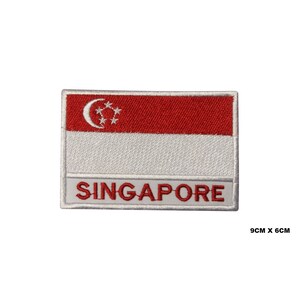 Puede incluir: Un parche de hierro bordado con la bandera de Singapur y el texto "SINGAPORE" debajo. El parche mide 9 cm por 6 cm.