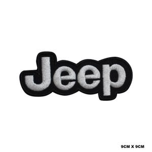 Op de afbeelding: Zwarte en witte geborduurde patch met het woord "Jeep" in witte letters. De patch is 9 cm bij 9 cm.