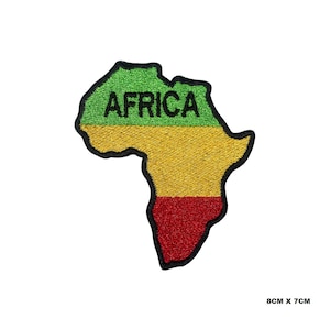 Può includere: Una toppa ricamata a forma del continente africano. La toppa è verde, gialla e rossa, con la parola "AFRICA" in lettere nere in alto. La toppa misura 8 cm x 7 cm.