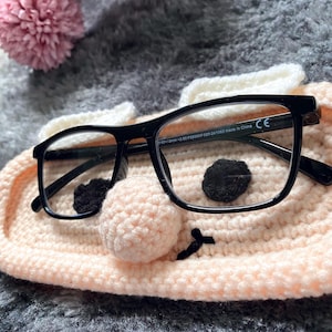 Gehäkelter Brillenhalter „Opa“ – liebevolles Geschenk für Großeltern – Brillenablage handgemacht