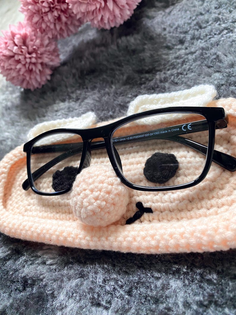 Gehäkelter Brillenhalter „Opa“ – liebevolles Geschenk für Großeltern – Brillenablage handgemacht