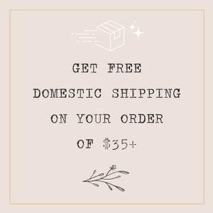 Op de afbeelding: Een afbeelding met een witte doos en sterren, met de tekst "GET FREE DOMESTIC SHIPPING ON YOUR ORDER OF $35+"