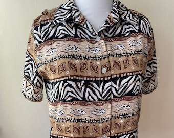 Taille XL - Chemise à manches courtes Funky Boho Button Up 10 par Alfred Dunner