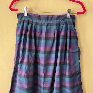 サイズ M - ヴィンテージ パープル & ブルー ストライプ スカート ポケット