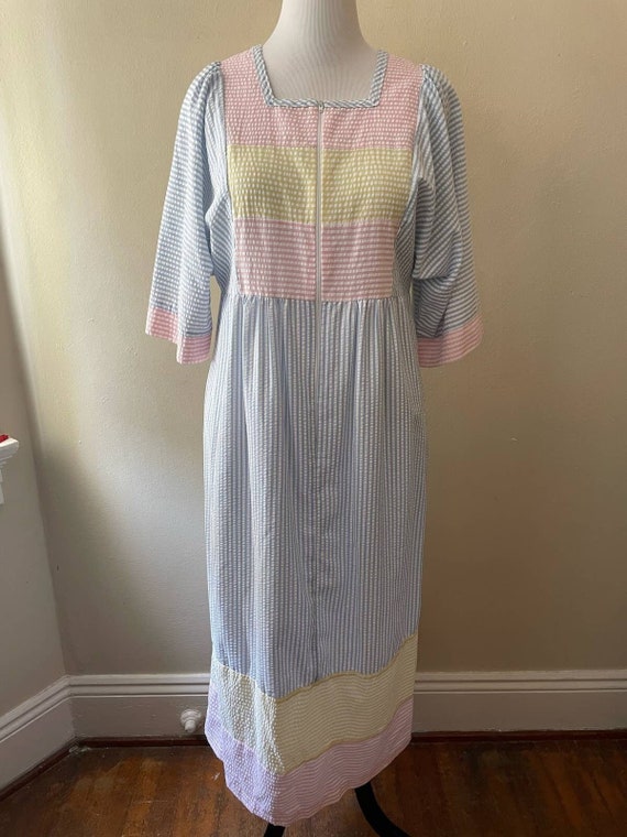 Size XL - Vintage Rainbow Seersucker Striped Modes