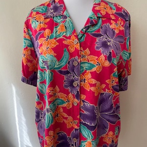 Talla 2XL - Camisa hawaiana vintage con estampado floral rojo y morado de los años 90