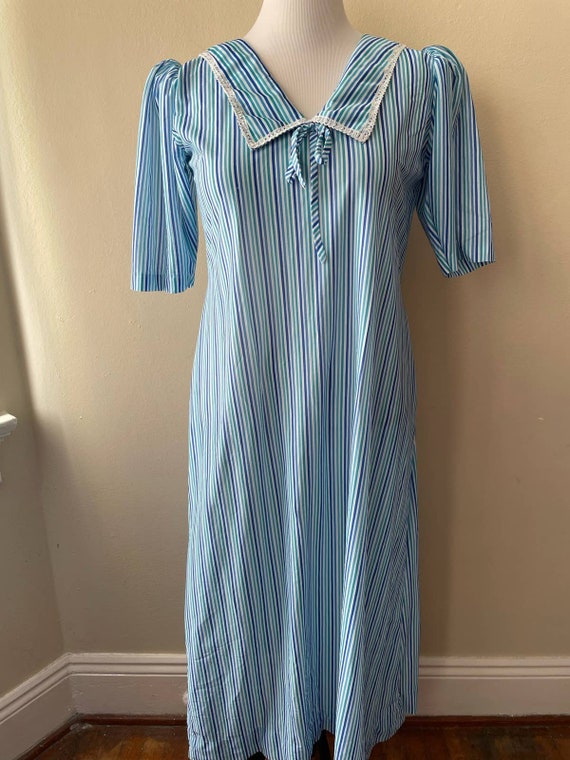 Size L - Vintage Green Blue & White Stripe House D