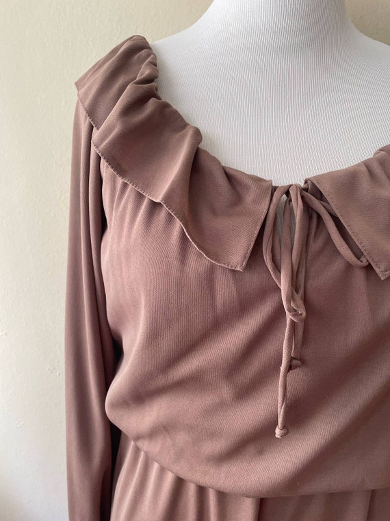 best dressed brunch RAVENNA MINI DRESS IN CHOCOLATE BROWN JERSEY – DE LA VALI OFFICIAL main image 0