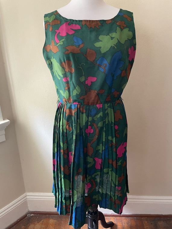 green discharge on wound dressing 1950's Peggy Hunt Green Watercolor Floral Silk Portrait-Collar Pleated main image 0