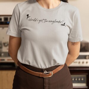 Fourth Wing Inspired Tee: 'Should I get the wingleader?' Dragon Booktok Shirt bild 2