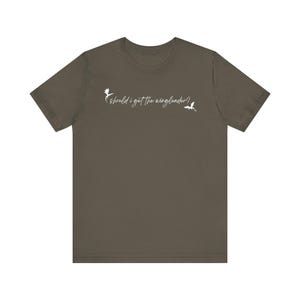 Fourth Wing Inspired Tee: 'Should I get the wingleader?' Dragon Booktok Shirt bild 3