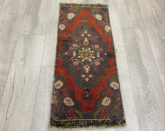 Red small rug, Ethnic rug, Vintage rug, Turkish rug, Organic wool rug, Doormat rug, Kitchen rug, Bohemian rug, Boho decor rug, 1.3x3.1 ft