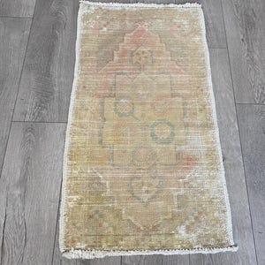 1.6x3.0 ft, Turkish neutral rug, Faded rug, Small rug, Vintage rug, Mini rug, Oushak rug, Doormat, Boho rug, Bohemian rug, Organic wool rug